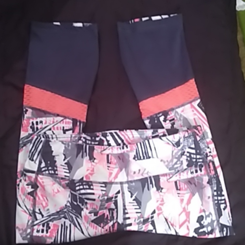 Danskin Now Fitted Capri Yoga/Legging